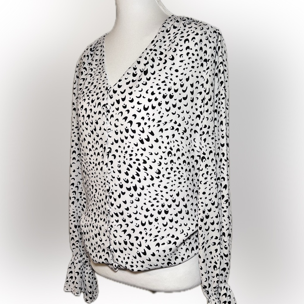 Alfani Black and White Patterned Flowy Top Blouse with Flared Sleeves
